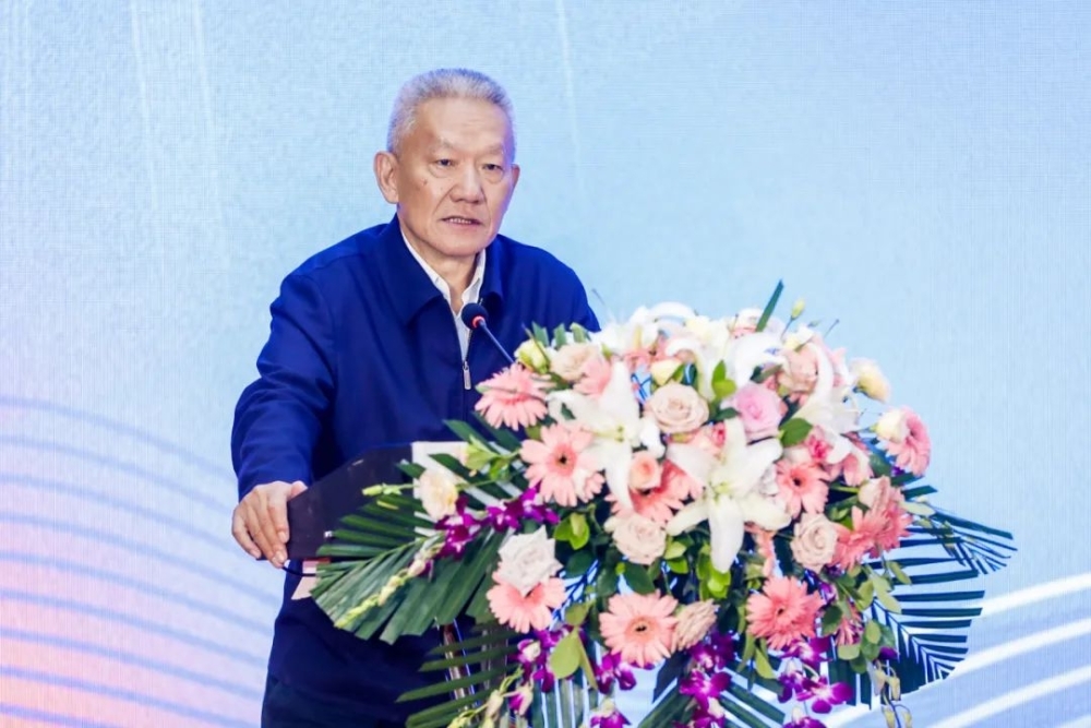 中国出版协会理事长邬书林.jpg